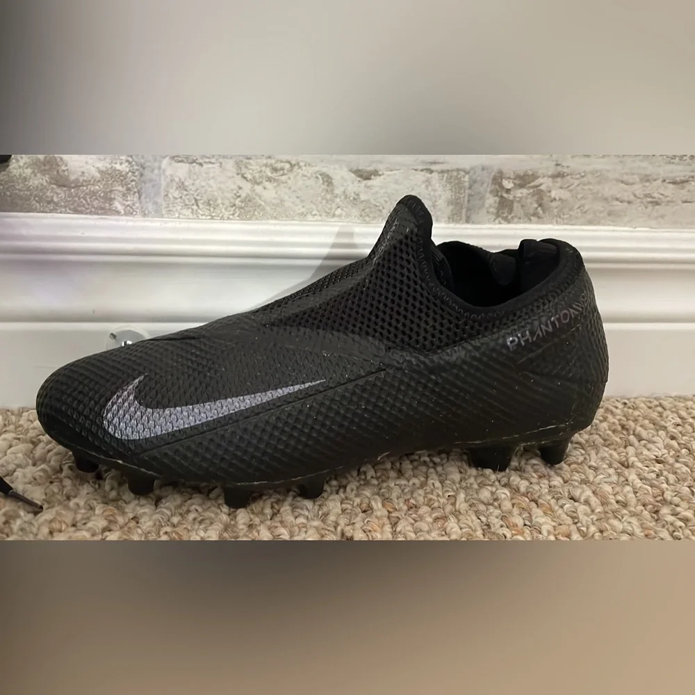 Nike Black Athletic Slip-On Shoes with Subtle Purple Swoosh - Picture 2 of 2